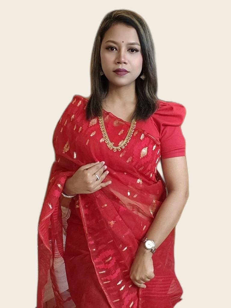 KZF Fashion — লাল জামদানি শাড়িতে মডেল